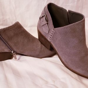 Vince Camuto 7M Gray Booties